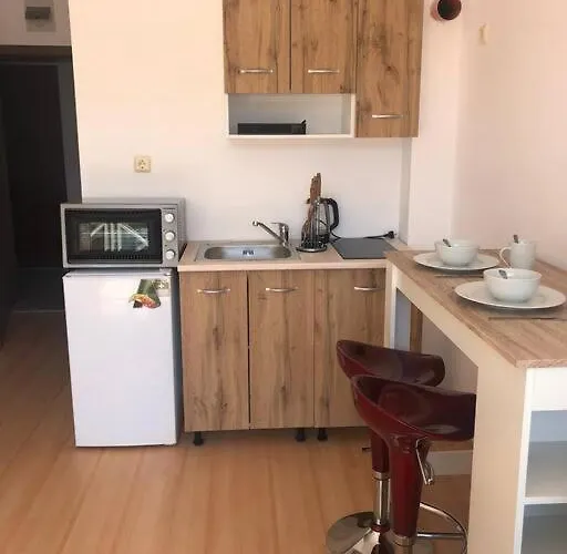 Snug Apt, Sunny Day 6 *